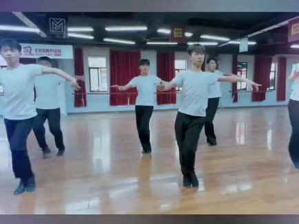 临沂鲲鹏舞蹈学校2024级部分学生在集训中(1)