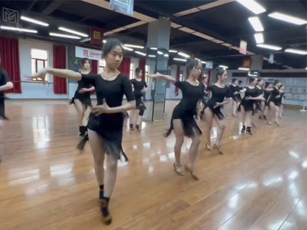 临沂鲲鹏舞蹈学校2024级部分学生在集训中(2)