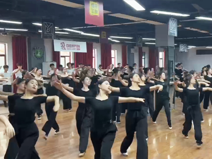 临沂鲲鹏舞蹈学校2024级部分学生在集训中(3)